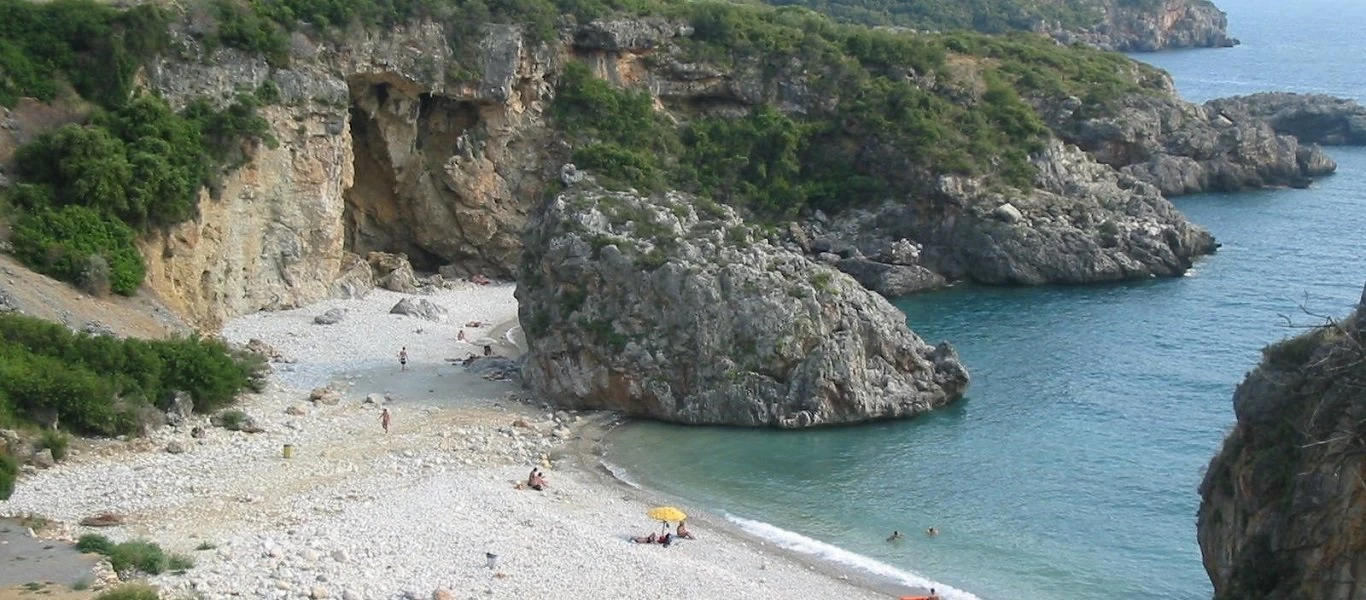 Πού βρίσκεται η παραλία Φονέας και γιατί λέγεται έτσι (βίντεο)